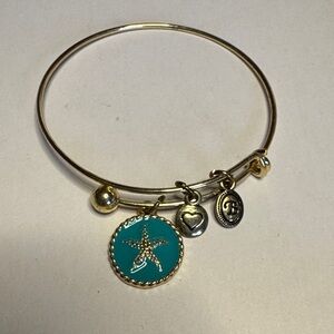 Bella Perlina Starfish Charm Bracelet